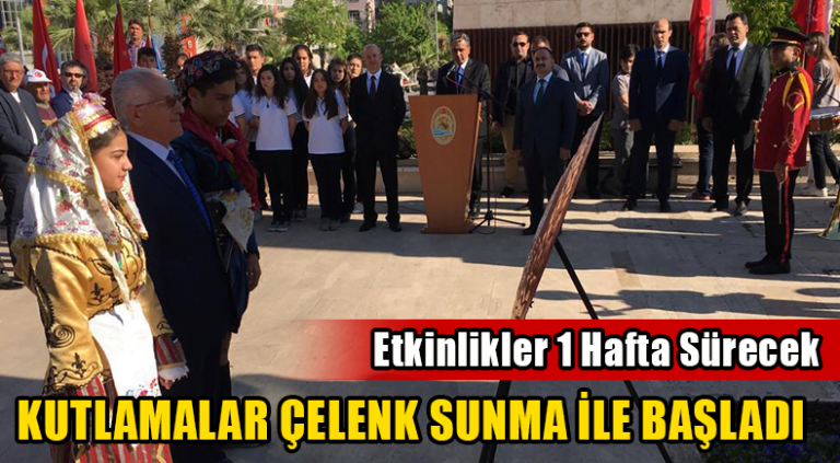 Kutlamalar Çelenk Sunma İle Başladı