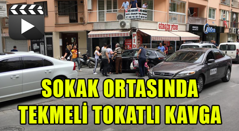 Sokak Ortasında Tekmeli Tokatlı Kavga