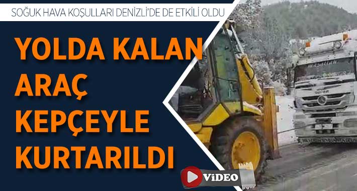 Yolda Kalan Tır Kepçeyle Kurtarıldı