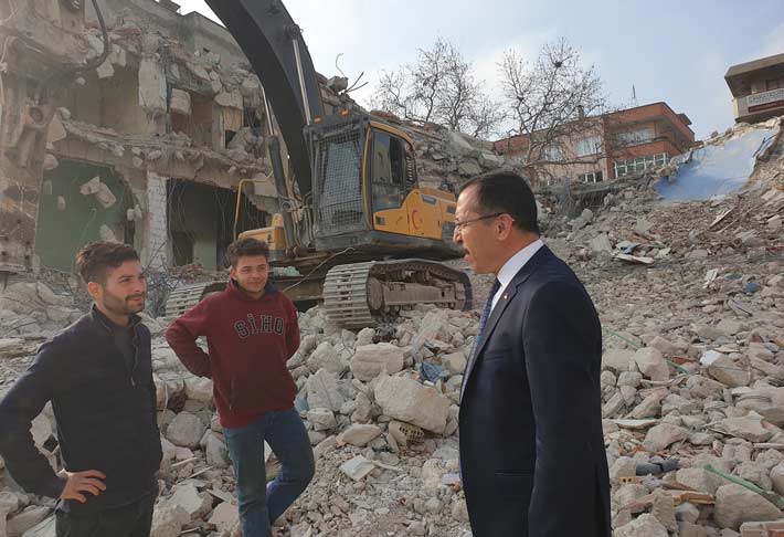 Rektör Bağ, Yıkımı Süren eski PAÜ Hastanesi’nde İnceleme Yaptı