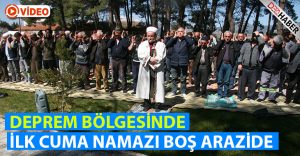 Deprem Bölgesinde İlk Cuma Namazı Boş Arazilerde Kılındı