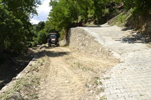 Bursa ve Çarşı mahallerini bağlayacak olan yeni  yol, vatandaşların içini rahatlattı