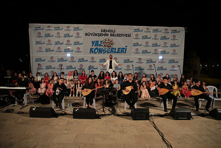 Yılsonu konserlerinde Büyükşehir Çocuk Korosu coşkusu