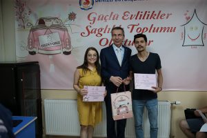 Evlilik Okulu’nda 40 çifte sertifikaları verildi