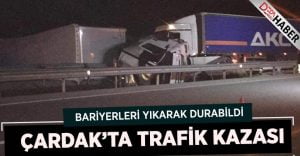 Denizli’de lastik yüklü tır devrildi