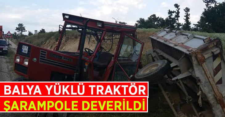 Balya yüklü traktör şarampole devrildi