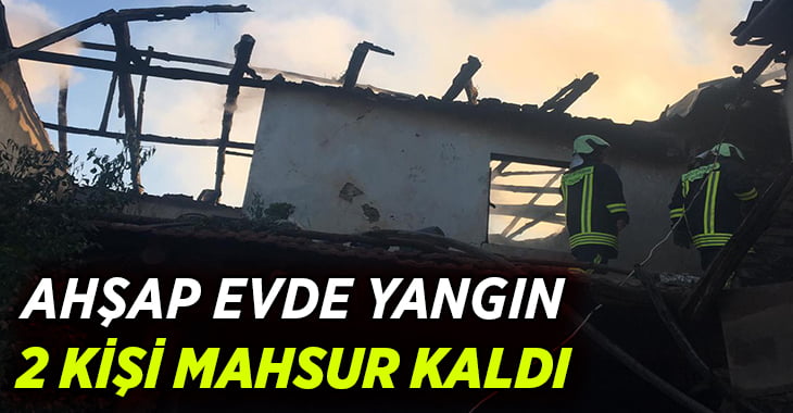 Ahşap evde çıkan yangında 2 kişi mahsur kaldı