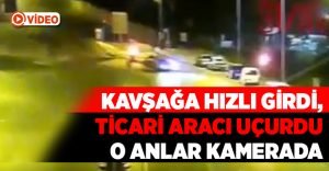 Kavşağa hızlı giren otomobil, ticari aracı uçurdu.. O anlar kamerada