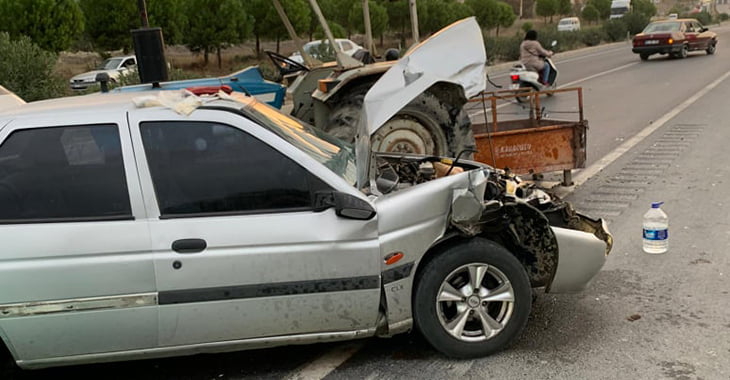 Tali yoldan çıkan traktör, otomobille çarpıştı