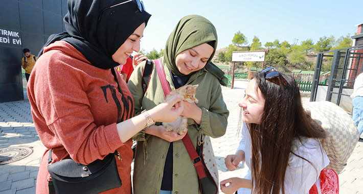 Denizli Kent Konseyi Gençlik Meclisi’nden sevimli dostlara ziyaret