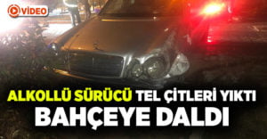 Alkollü sürücü tel çitleri yıkıp bahçeye girdi