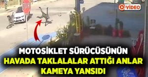 Motosiklet sürücüsünün havada taklalar attığı anlar güvenlik kamerasında