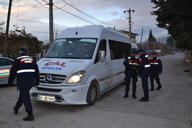 Jandarma’dan okul servislerine denetim