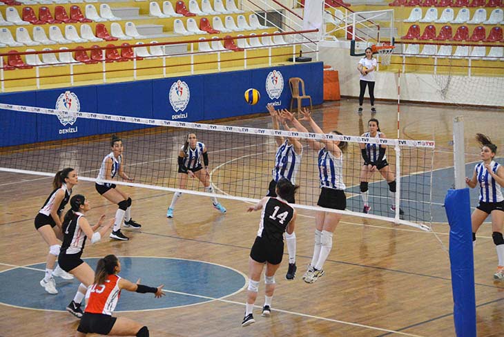 Denizli’de voleybolda finalistler beli oldu