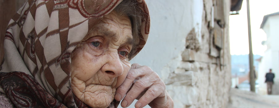 65 yaş üstüne şartlı sokağa çıkma izni gündemde