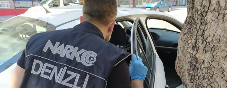 Polis uygulamasını görünce aracı bırakıp yaya olarak kaçtı!