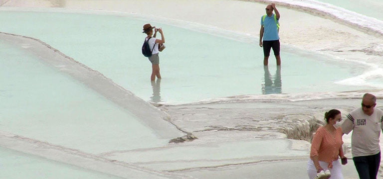 Pamukkale travertenleri yerli turistleri ağırlıyor