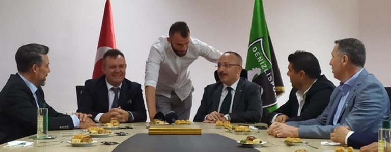 Vali Atik: “Ben artık Denizlispor taraftarıyım”