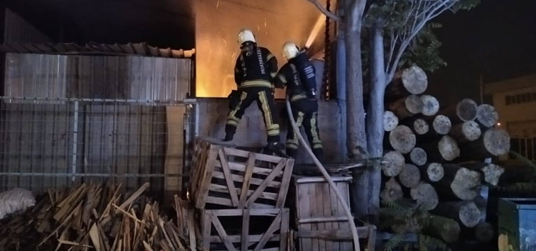 Denizli’de kereste dükkanında yangın