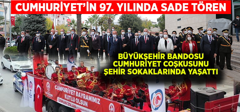 Cumhuriyet Bayramı’nda sade tören.. Büyükşehir Bandosu Cumhuriyet coşkusunu şehir sokaklarında yaşattı