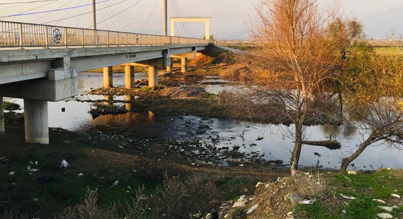 Menderes Nehri alarm vermeye başladı