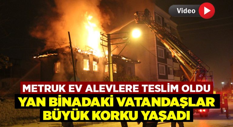 Denizli’de 2 katlı evden gece yarısı alevler yükseldi