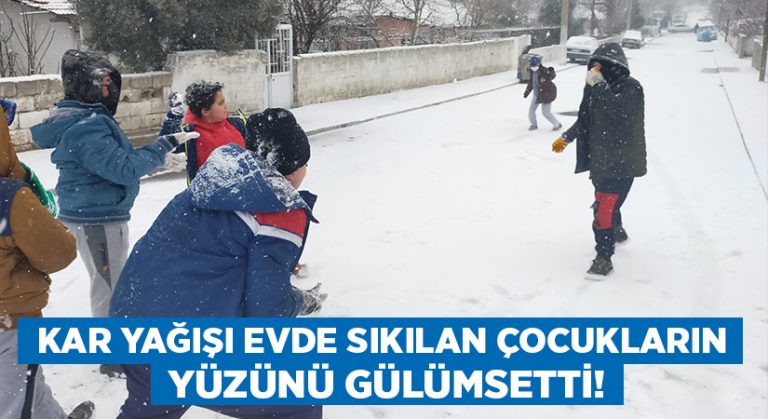 Kar yağışı evde sıkılan çocukların yüzünü gülümsetti!