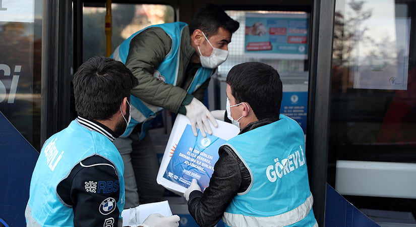 Merkezefendi Belediyesi iş yeri kapanan esnafın yanında