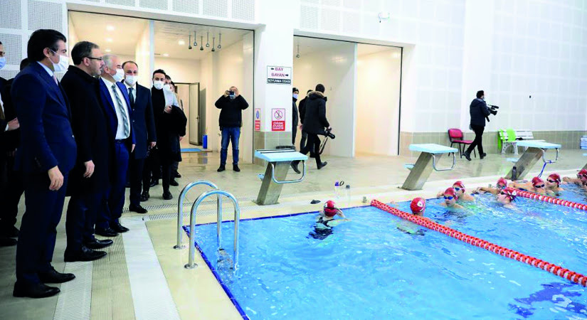 Bakan Kasapoğlu, Denizli Büyükşehrin spor yatırımlarını inceledi