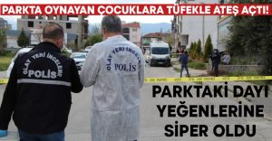 Parkta oynayan çocuklara tüfekle ateş açtı! Parktaki dayı yeğenlerine siper oldu