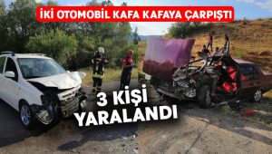 İki otomobil kafa kafaya çarpıştı: 3 kişi yaralandı