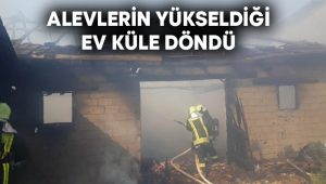 Alevlerin yükseldiği ev küle döndü