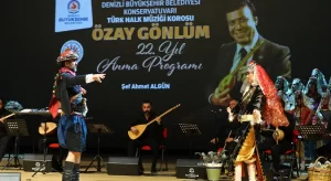 Büyük Usta Özay Gönlüm’ün sevilen türküleri seslendirildi