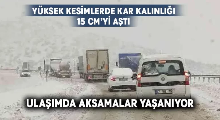 Kar kalınlığı 15 santimetreyi aştı.. Ulaşımda aksamalar yaşanıyor