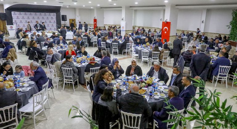 Büyükşehir, gönül sofrasında muhtarları ağırladı