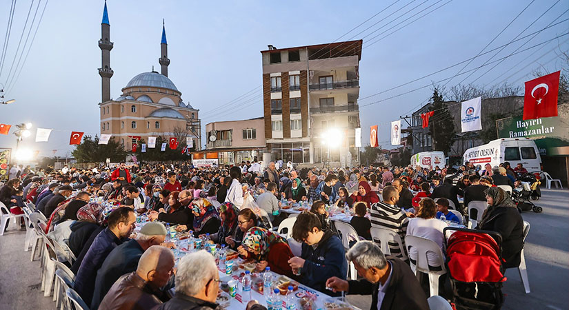 Büyükşehir’in gönül sofrası Yeni Mahalle’de kuruldu