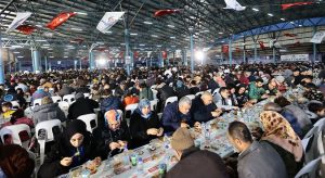 Büyükşehir’in iftar bereketi bu kez Anafartalar’a taşındı