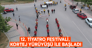 12. Tiyatro Festivali, Kortej Yürüyüşü ile Başladı