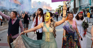 34. Uluslararası Tiyatro Festivali kortej ile başladı