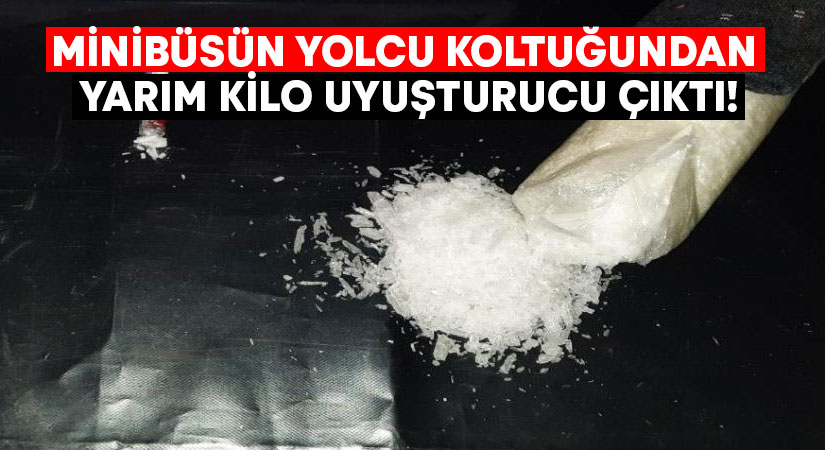 Minibüsün yolcu koltuğundan yarım kilo uyuşturucu çıktı!