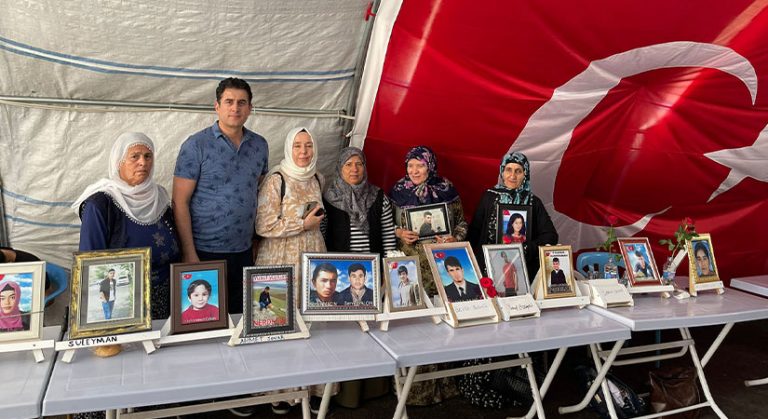 Başkan Güngör Diyarbakır annelerini ziyaret etti!