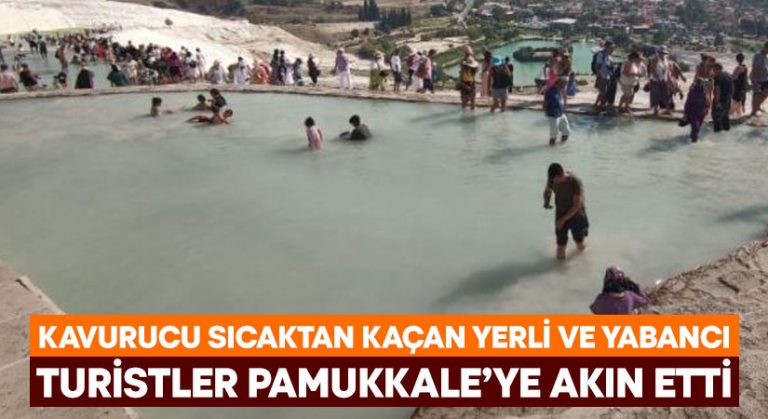 Kavurucu sıcaktan kaçan yerli ve yabancı turistler Pamukkale’ye akın etti