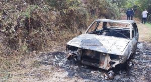 Hırsızlar çaldıkları otomobili kullandıktan sonra ateşe verdi