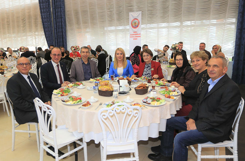 Direksiyona geçen Başkan Vural, ata tohumlarını toprakla buluşturdu!