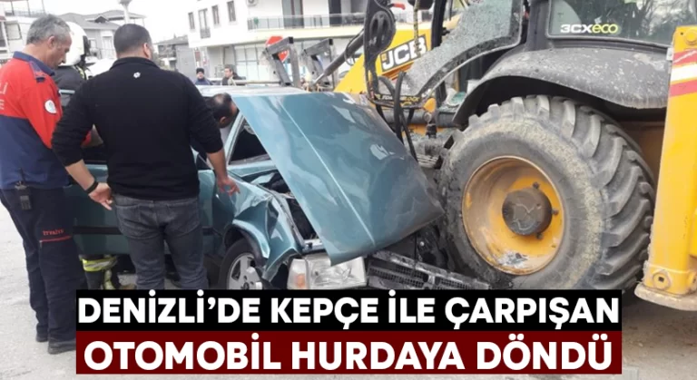 Denizli’de kepçe ile çarpışan otomobil hurdaya döndü