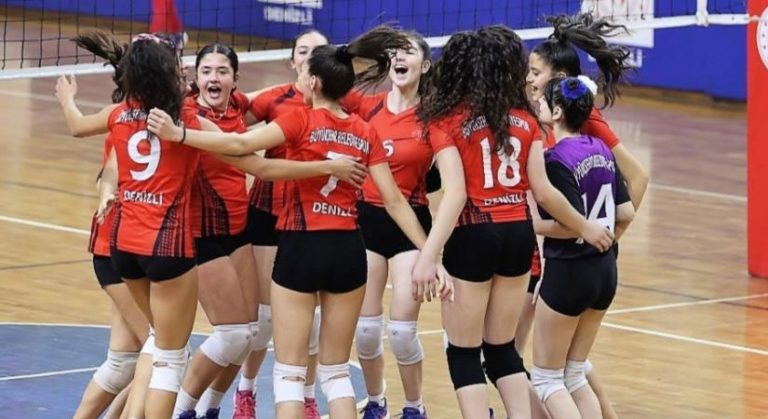 Voleybolda Denizli Büyükşehir Belediyespor şampiyon oldu