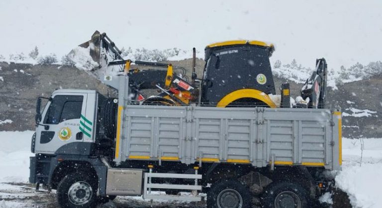 Denizli Orman Bölge Müdürlüğü, deprem bölgesine personel ve iş makinaları gönderdi