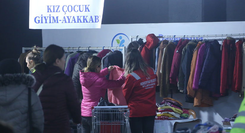 Merkezefendi Dayanışma Merkezi depremzedelerin ihtiyacını karşılıyor