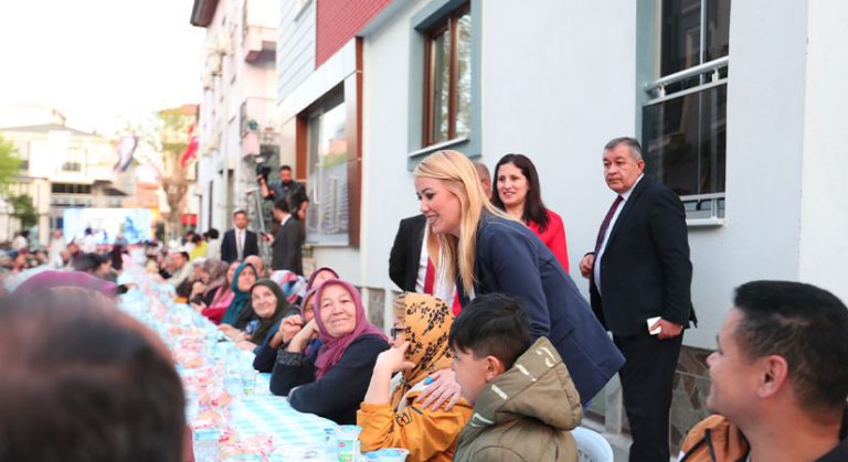 Binlerce kişi orucunu Akkonak’ta açtı