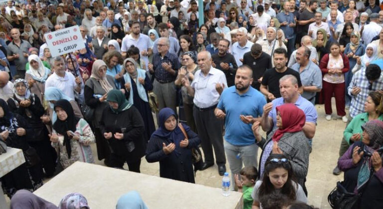 Hacı adayları Denizli’den kutsal topraklara dualarla uğurlandı